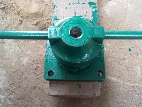 手推式螺桿啟閉機(jī)